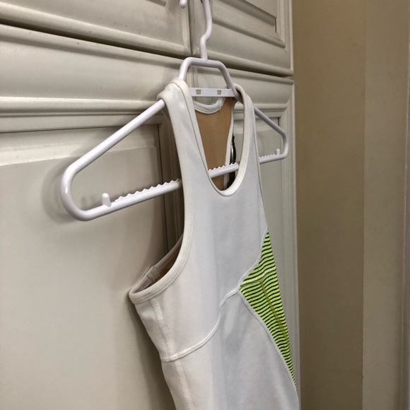 SIZE 7 - Ivivva by Lululemon girl’s cross-back tanktop - Picture 4 of 8